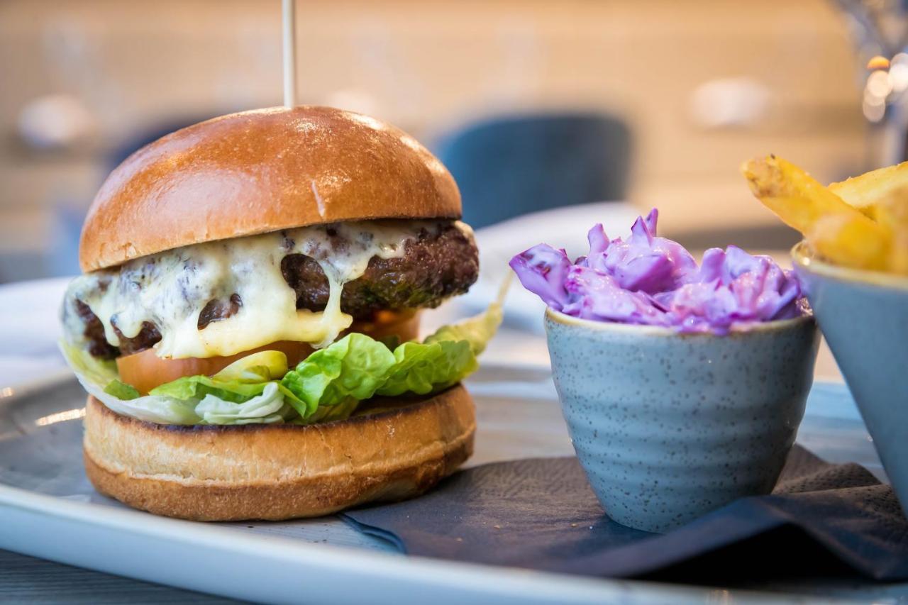 Maldron Hotel Glasgow City Exterior foto A burger with cheese