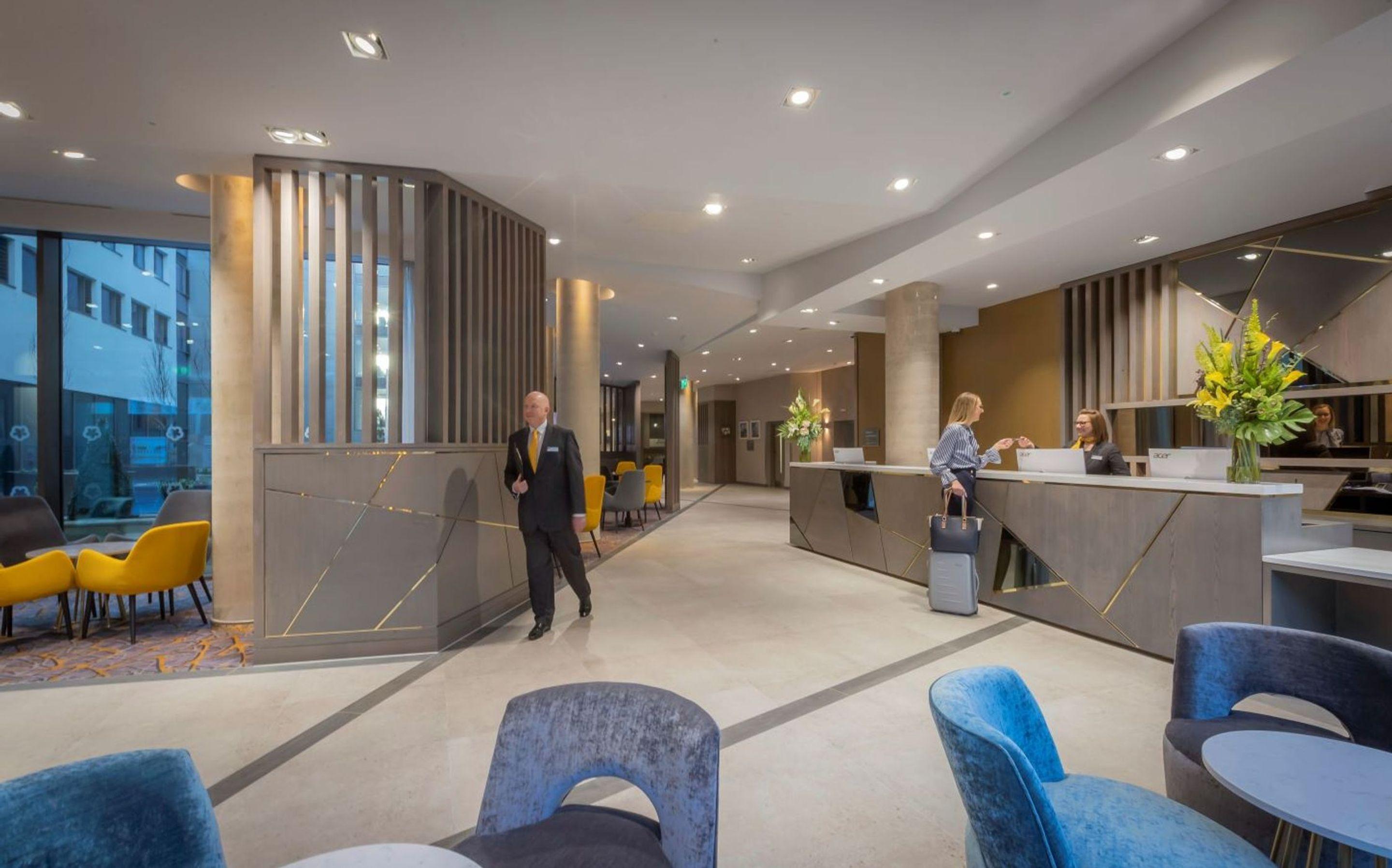 Maldron Hotel Glasgow City Exterior foto Reception desk